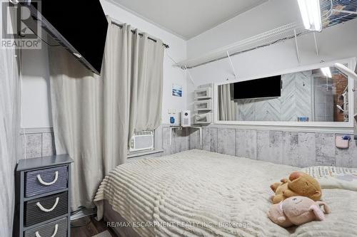 182 Cavell Avenue, Hamilton, ON - Indoor Photo Showing Bedroom