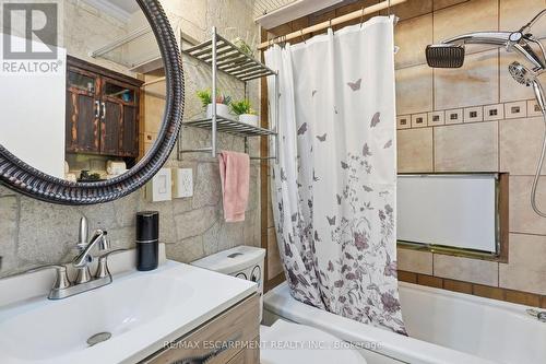 182 Cavell Avenue, Hamilton, ON - Indoor Photo Showing Bathroom