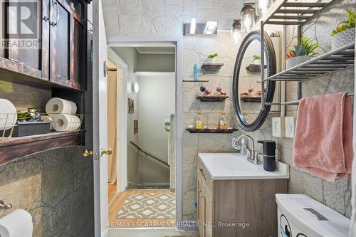 182 Cavell Avenue, Hamilton, ON - Indoor Photo Showing Bathroom