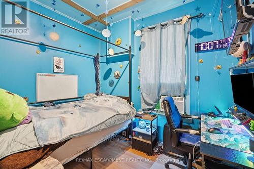 182 Cavell Avenue, Hamilton, ON - Indoor Photo Showing Bedroom