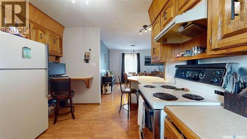 1358 Lakewood Crescent N, Regina, SK - Indoor Photo Showing Kitchen