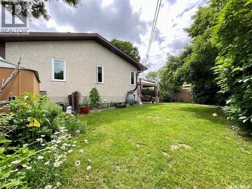1358 Lakewood Crescent N, Regina, SK - Outdoor