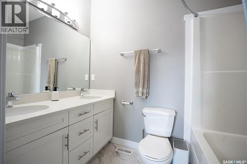 415 Mcarthur Crescent, Saskatoon, SK - Indoor Photo Showing Bathroom