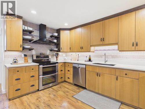 22 Willow Crescent, Osoyoos, BC - Indoor Photo Showing Kitchen