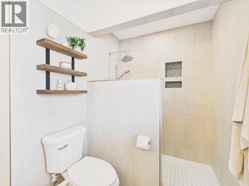 22 Willow Crescent, Osoyoos, BC - Indoor Photo Showing Bathroom