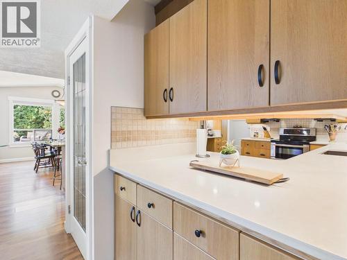 22 Willow Crescent, Osoyoos, BC - Indoor Photo Showing Kitchen