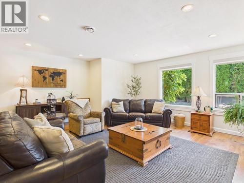 22 Willow Crescent, Osoyoos, BC - Indoor Photo Showing Living Room