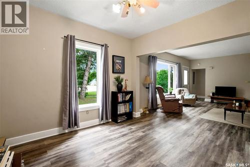 300 Main Street, Dysart, SK - Indoor