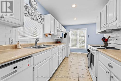 Kitchen - 40 Ivey Lane, Otonabee-South Monaghan, ON - Indoor Photo Showing Kitchen With Double Sink