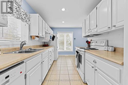 Kitchen - 40 Ivey Lane, Otonabee-South Monaghan, ON - Indoor Photo Showing Kitchen With Double Sink