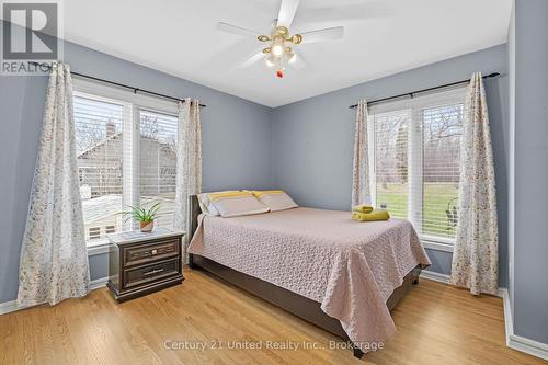 Bedroom - 40 Ivey Lane, Otonabee-South Monaghan, ON - Indoor Photo Showing Bedroom