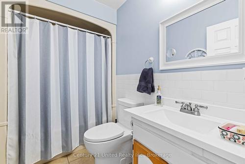 Main Floor Bathroom - 40 Ivey Lane, Otonabee-South Monaghan, ON - Indoor Photo Showing Bathroom