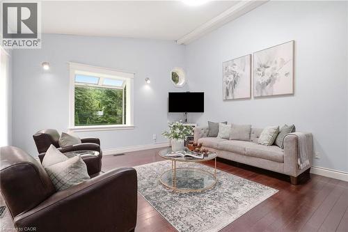 318 10Th Concession Road E, Freelton, ON - Indoor Photo Showing Living Room