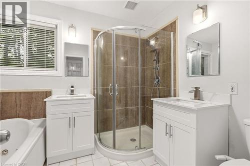 318 10Th Concession Road E, Freelton, ON - Indoor Photo Showing Bathroom