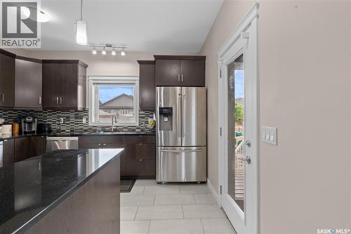 526 Maple Crescent, Warman, SK - Indoor Photo Showing Kitchen With Double Sink With Upgraded Kitchen
