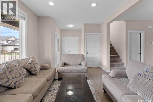 526 Maple Crescent, Warman, SK - Indoor Photo Showing Living Room