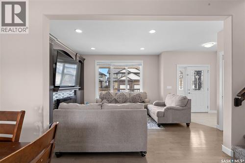526 Maple Crescent, Warman, SK - Indoor Photo Showing Living Room