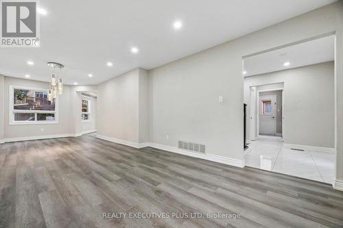693 Barnes Crescent, Oshawa, ON - Indoor