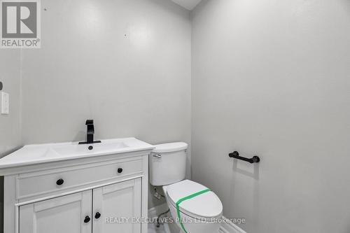 693 Barnes Crescent, Oshawa, ON - Indoor Photo Showing Bathroom