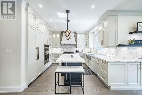 396 Derrydale Drive, Mississauga, ON - Indoor Photo Showing Kitchen With Upgraded Kitchen