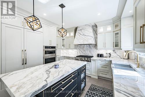 396 Derrydale Drive, Mississauga, ON - Indoor Photo Showing Kitchen With Double Sink With Upgraded Kitchen