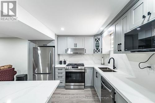 396 Derrydale Drive, Mississauga, ON - Indoor Photo Showing Kitchen With Double Sink With Upgraded Kitchen