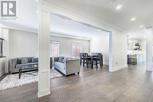 396 Derrydale Drive, Mississauga, ON - Indoor Photo Showing Living Room