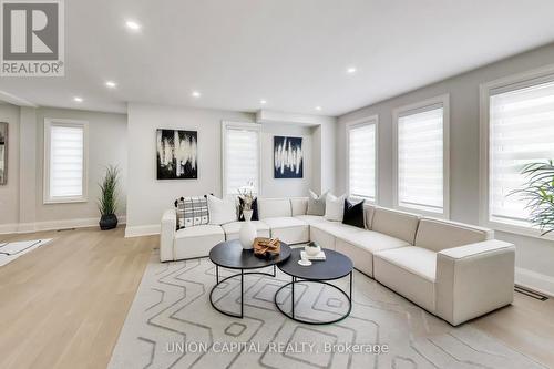 58 Forsyth Avenue N, Hamilton, ON - Indoor Photo Showing Living Room