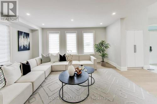 58 Forsyth Avenue N, Hamilton, ON - Indoor Photo Showing Living Room