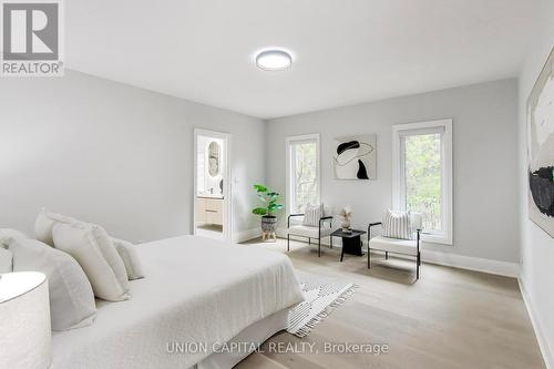 58 Forsyth Avenue N, Hamilton, ON - Indoor Photo Showing Bedroom