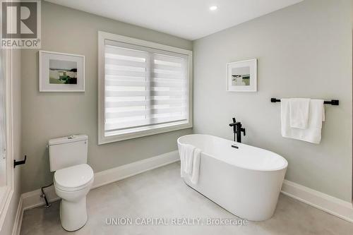 58 Forsyth Avenue N, Hamilton, ON - Indoor Photo Showing Bathroom