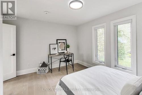 58 Forsyth Avenue N, Hamilton, ON - Indoor Photo Showing Bedroom