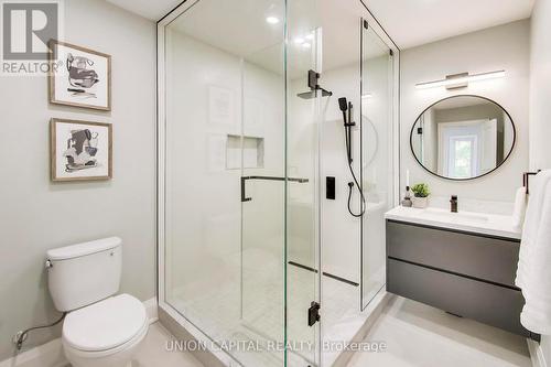 58 Forsyth Avenue N, Hamilton, ON - Indoor Photo Showing Bathroom