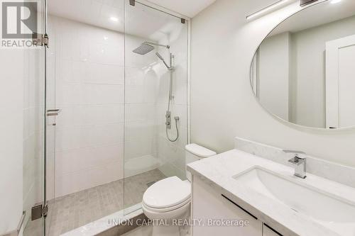 58 Forsyth Avenue N, Hamilton, ON - Indoor Photo Showing Bathroom