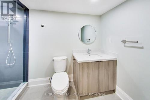 58 Forsyth Avenue N, Hamilton, ON - Indoor Photo Showing Bathroom