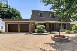 6 COSBURN AVENUE Ottawa, ON K2H 8A1
