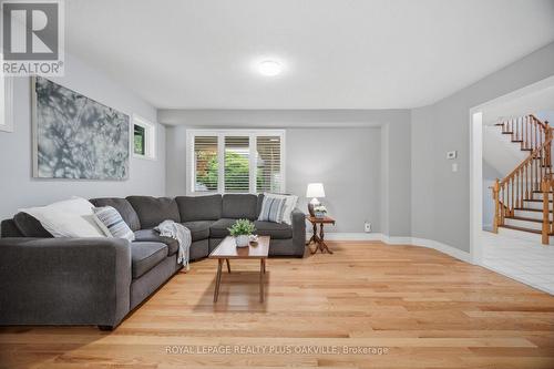5882 Cornell Crescent, Mississauga, ON - Indoor Photo Showing Living Room