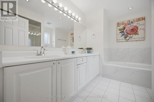 5882 Cornell Crescent, Mississauga, ON - Indoor Photo Showing Bathroom