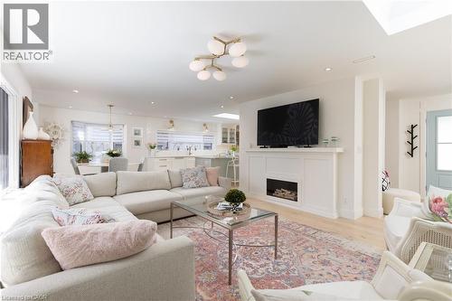 3136 Princess Boulevard, Burlington, ON - Indoor Photo Showing Living Room With Fireplace