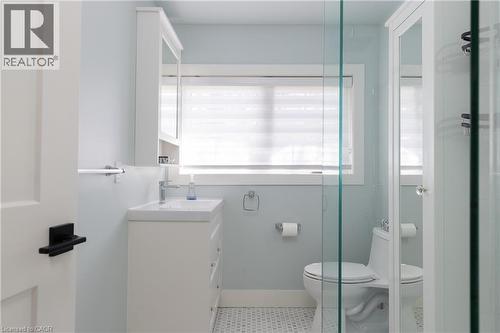 3136 Princess Boulevard, Burlington, ON - Indoor Photo Showing Bathroom