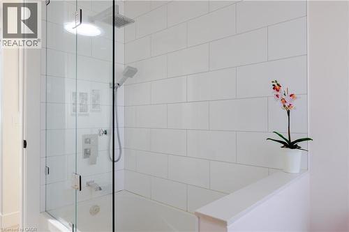 3136 Princess Boulevard, Burlington, ON - Indoor Photo Showing Bathroom