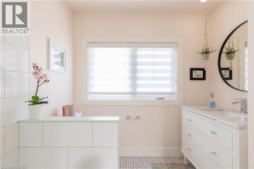 3136 Princess Boulevard, Burlington, ON - Indoor Photo Showing Bathroom