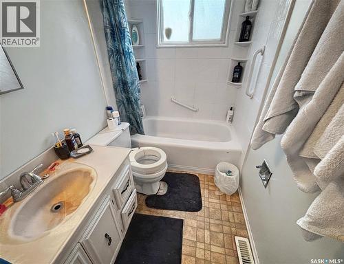 3223 Maxwell Street, Saskatoon, SK - Indoor Photo Showing Bathroom