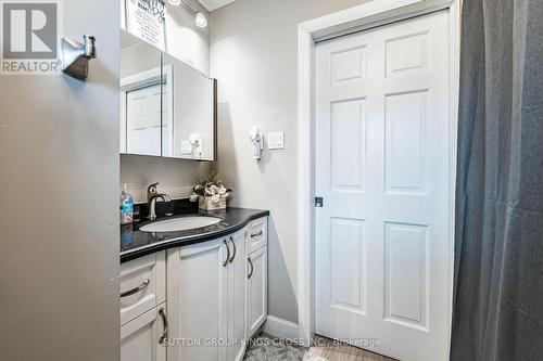 2 Maitland Avenue, Hamilton, ON - Indoor Photo Showing Bathroom