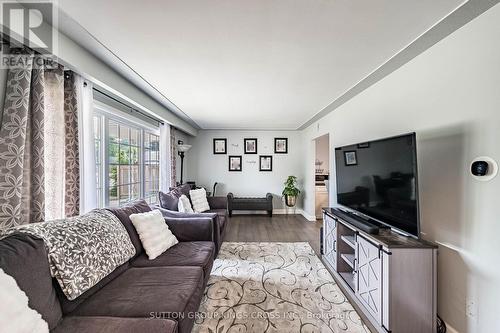 2 Maitland Avenue, Hamilton, ON - Indoor Photo Showing Living Room
