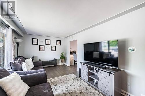2 Maitland Avenue, Hamilton, ON - Indoor Photo Showing Living Room