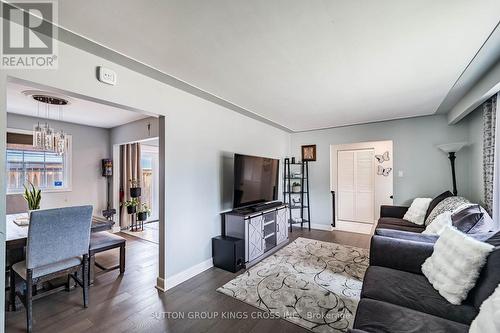 2 Maitland Avenue, Hamilton, ON - Indoor Photo Showing Living Room