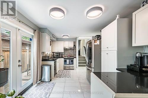 2 Maitland Avenue, Hamilton, ON - Indoor Photo Showing Kitchen