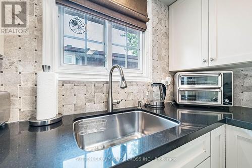 2 Maitland Avenue, Hamilton, ON - Indoor Photo Showing Kitchen
