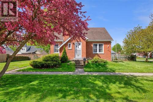 17 Grand AVENUE  Wallaceburg, ON N8A 4J8